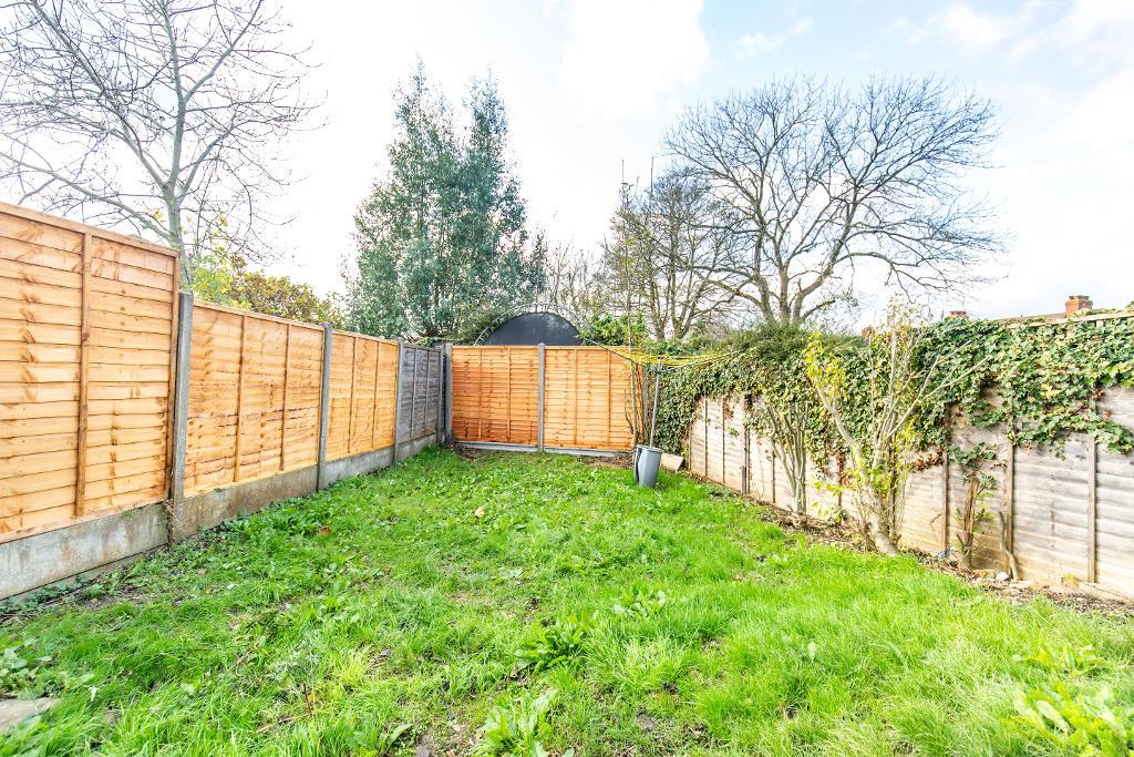 3 Bedroom Semi-Detached To Let in Hamsey Green Gardens, Warlingham ...