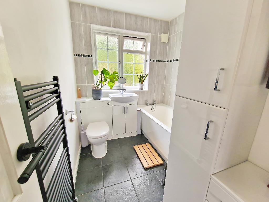 2 Bedroom For Sale in Campden Road, South Croydon, CR2 7EN