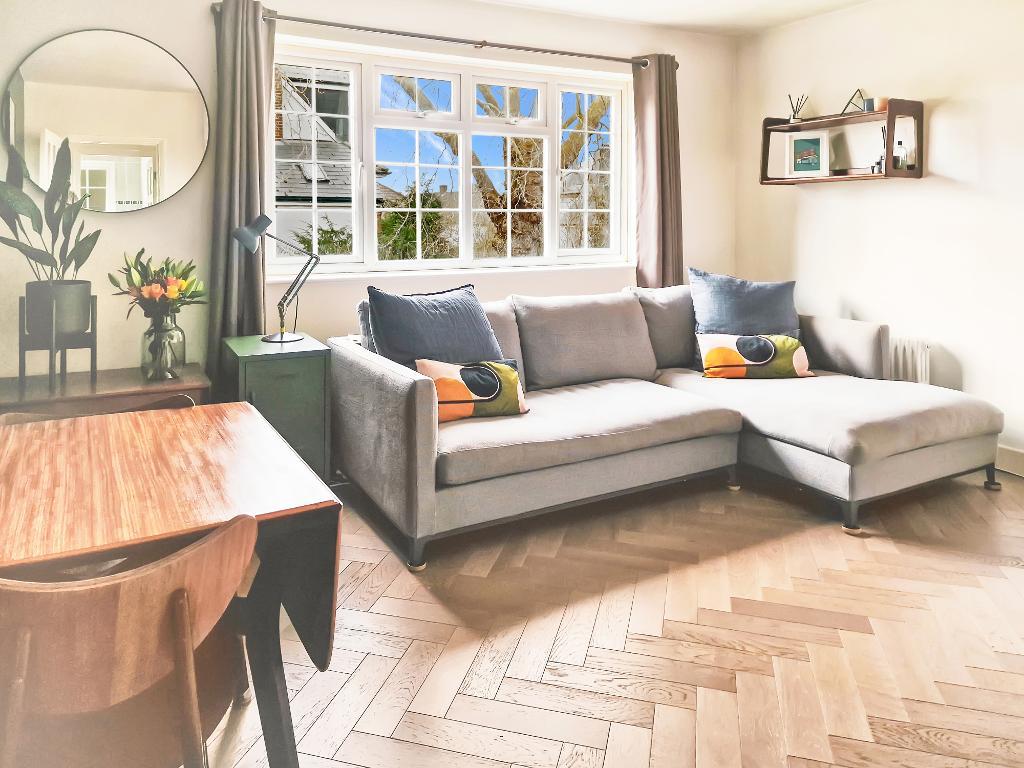 2 Bedroom For Sale in Campden Road, South Croydon, CR2 7EN