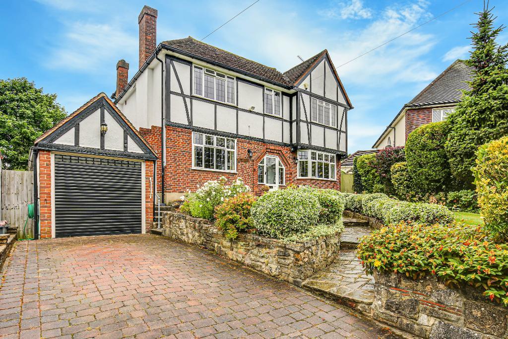 3 Bedroom Detached For Sale in Sandhurst Close, Sanderstead, CR2 0AD