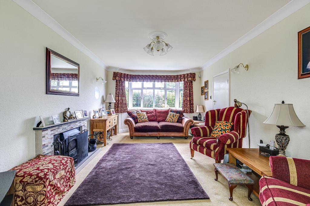 3 Bedroom Detached For Sale in Sandhurst Close, Sanderstead, CR2 0AD