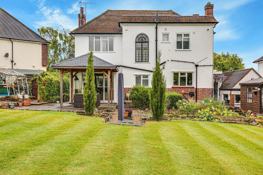 3 Bedroom Detached For Sale in Sandhurst Close, Sanderstead, CR2 0AD