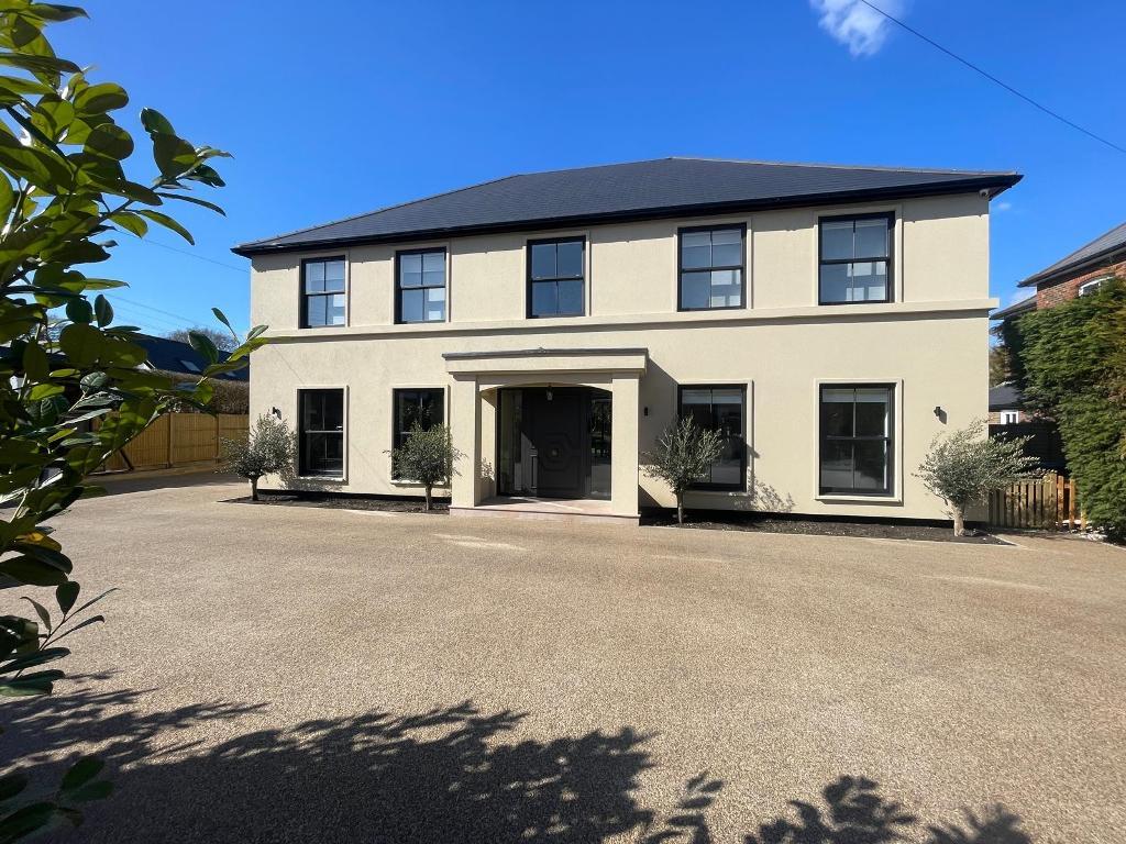 219 Farleigh Road, Warlingham, Surrey, CR6 9EL