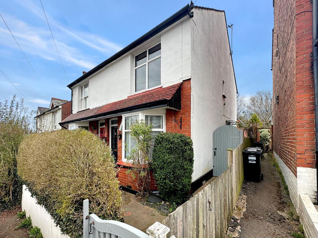 Alexandra Road, Warlingham, Surrey, CR6 9DU