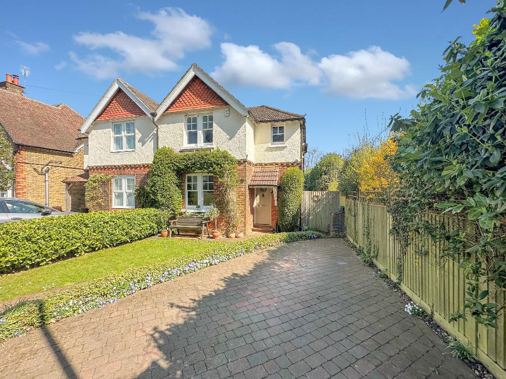 Leas Road, Warlingham, Surrey, CR6 9LP