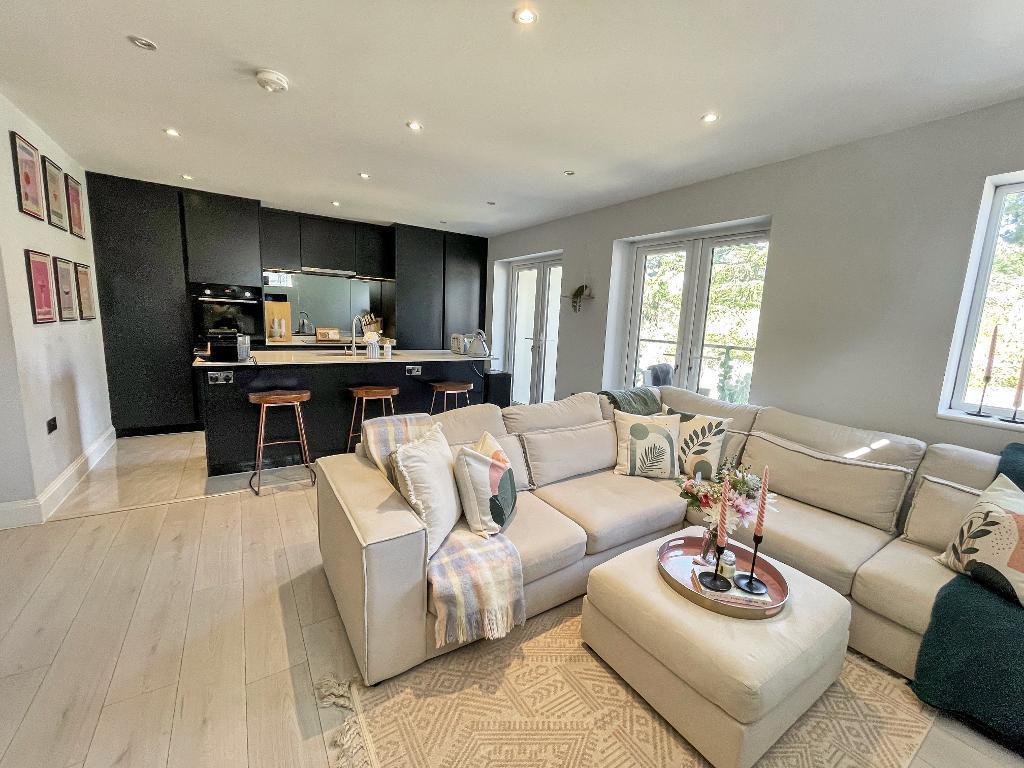 Kingswood Lane, Warlingham, CR6 9FG