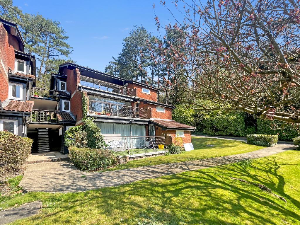 Succombs Hill, Warlingham, Surrey, CR6 9JQ