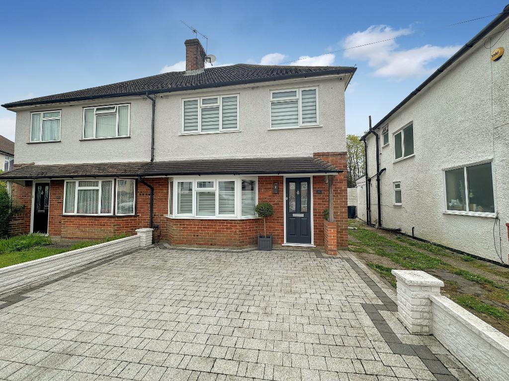 Harewood Gardens, Sanderstead, Surrey, CR2 9BG