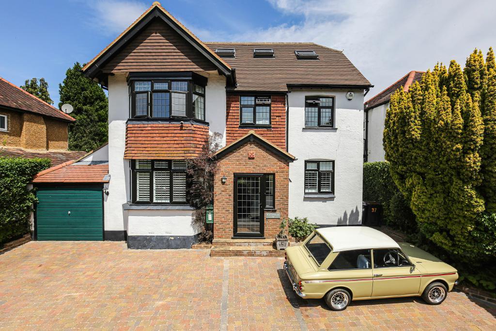 Briton Hill Road, Sanderstead, CR2 0JJ