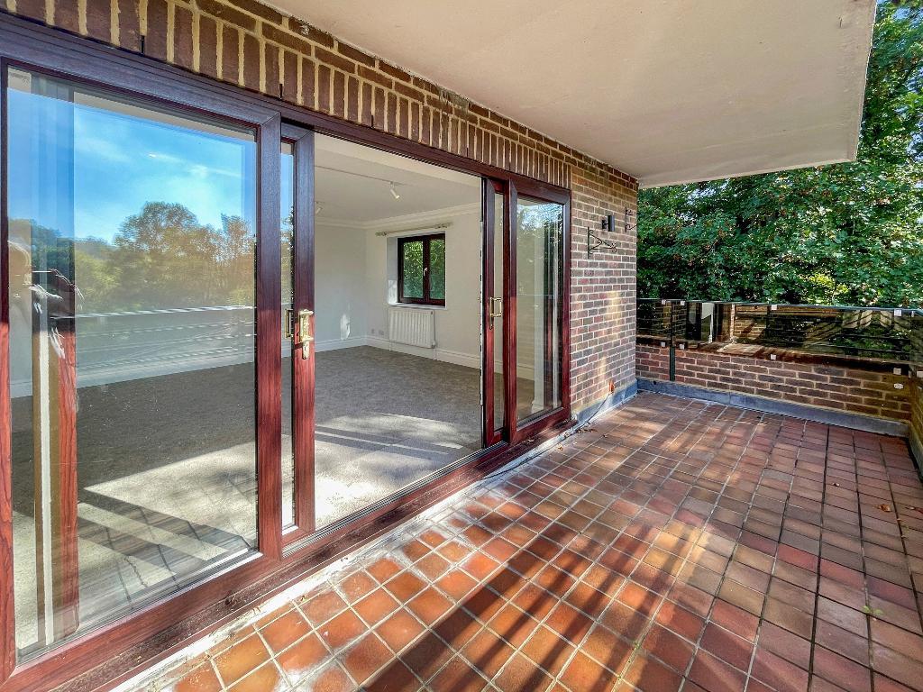 Lynn Court, Whyteleafe Hill, Caterham, CR3 0AU