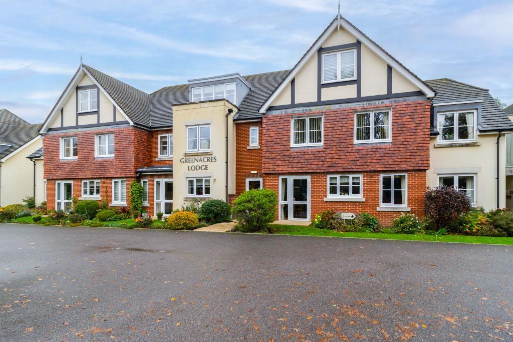 Greenacres Lodge, Limpsfield Road, Warlingham, Surrey, CR6 9FA