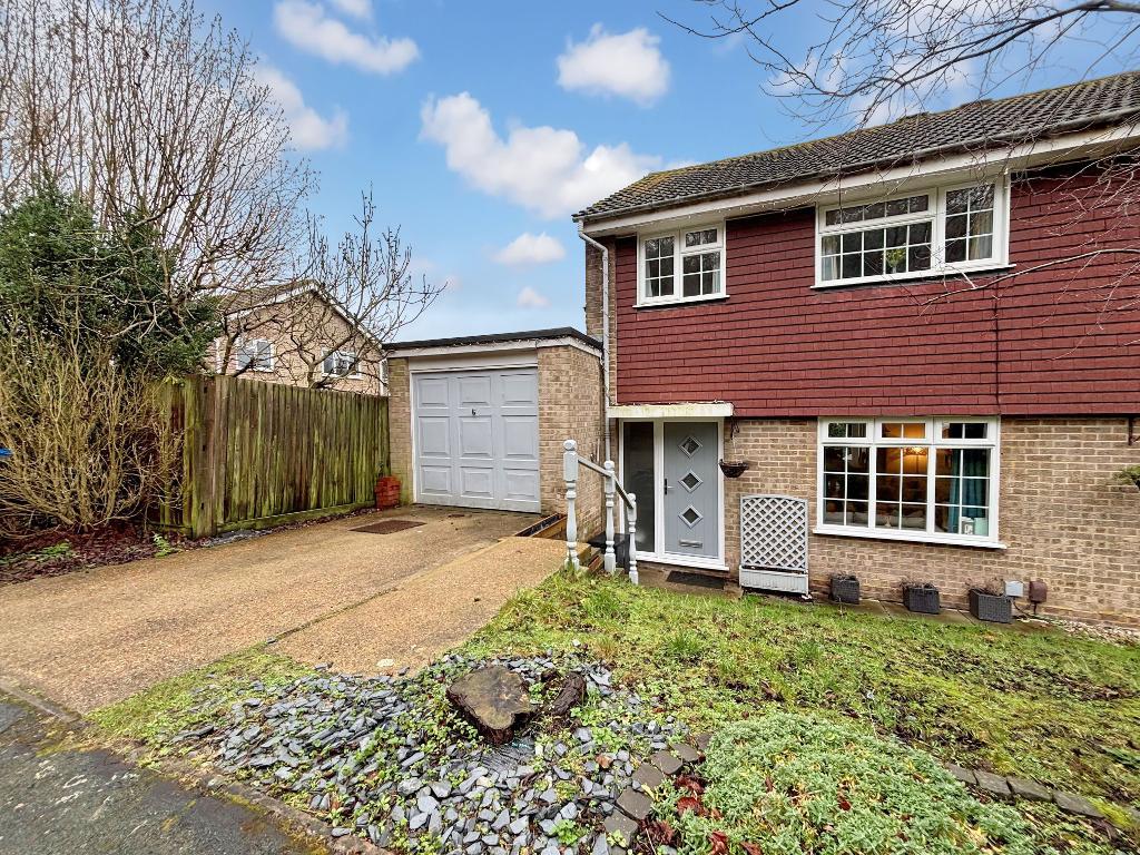 Turnstone Close, South Croydon, CR2 8SP