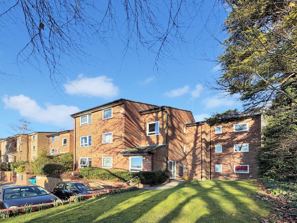 Montana Close, Sanderstead, CR2 0AT