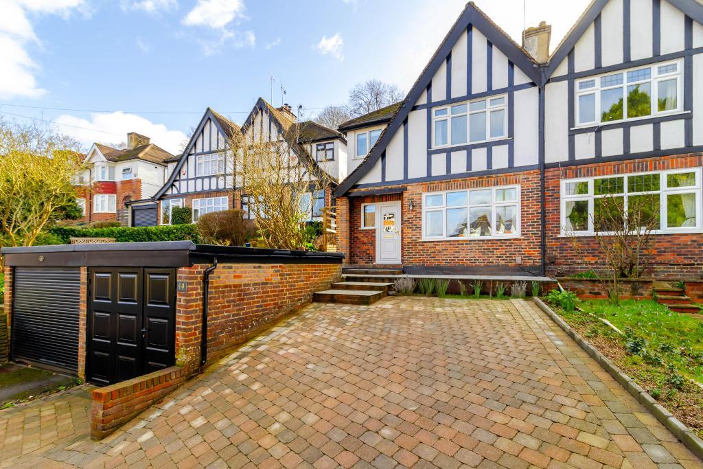 Hillbury Road, Warlingham, Surrey, CR6 9TA
