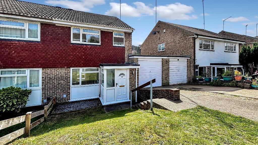 Lapwing Close, South Croydon, CR2 8TD
