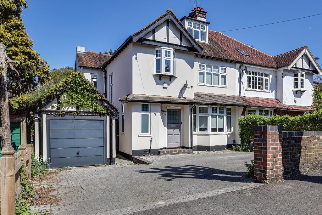 Birdhurst Gardens, South Croydon, Surrey, CR2 7DT