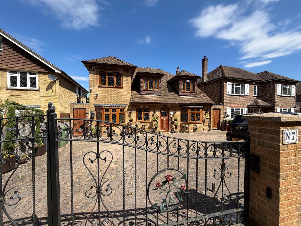 Bankside, South Croydon, Surrey, CR2 7BL