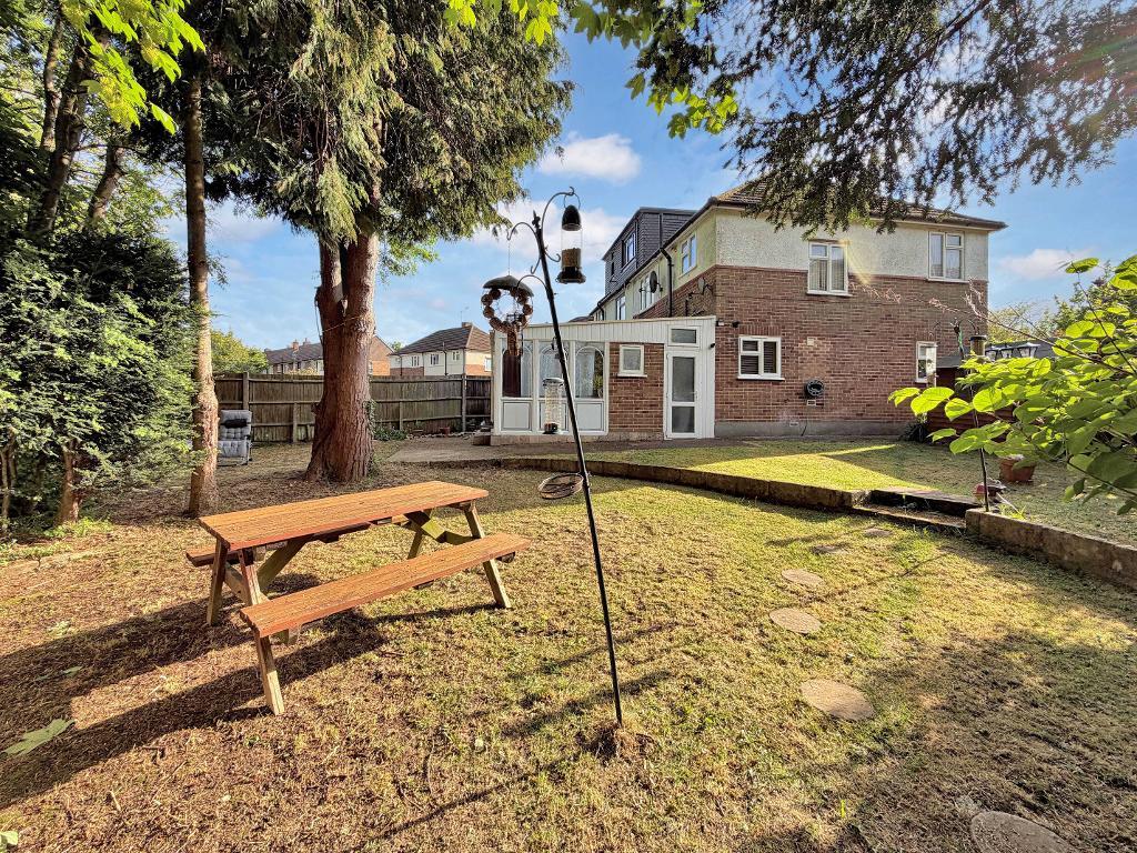 Harewood Gardens, South Croydon, CR2 9BU