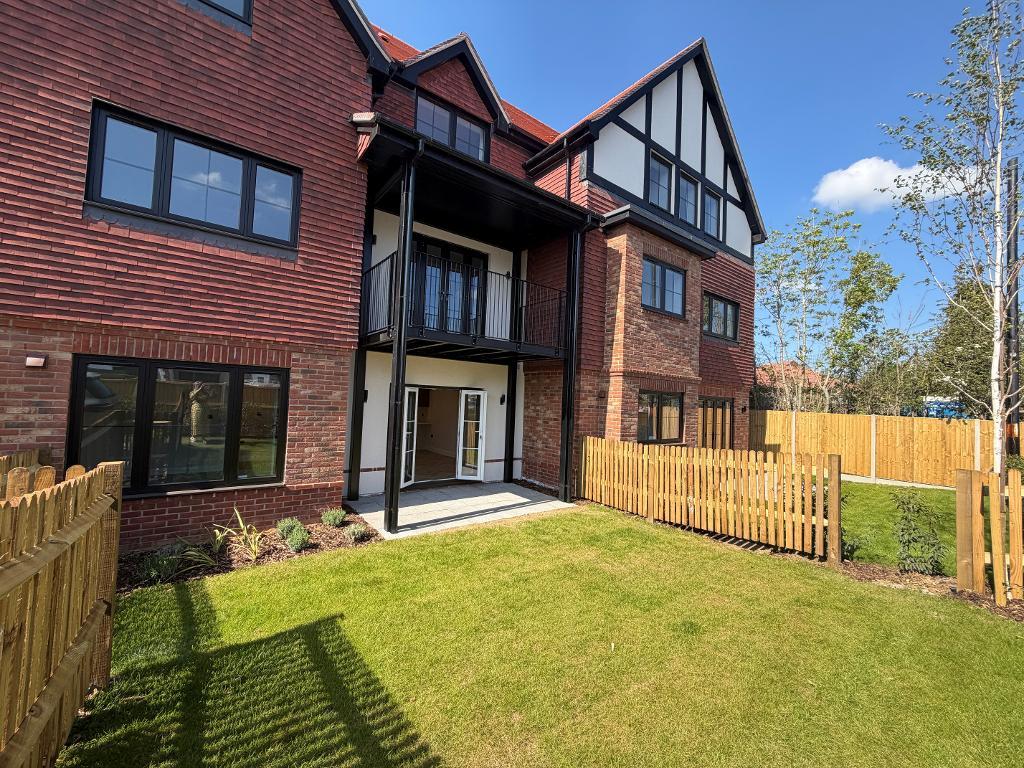 81 Farleigh Road, Warlingham, Surrey, CR6 9EJ