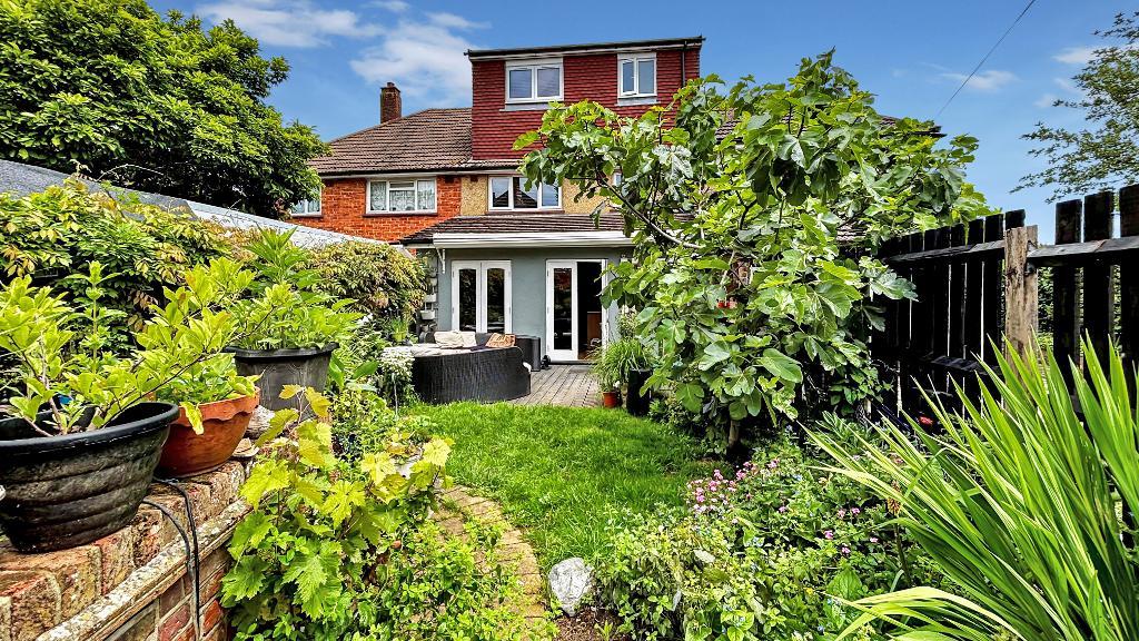 Comport Green, New Addington, Croydon, CR0 0BY
