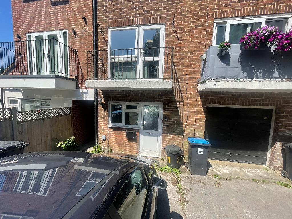 Chelsham Road, Warlingham, Surrey, CR6 9EQ