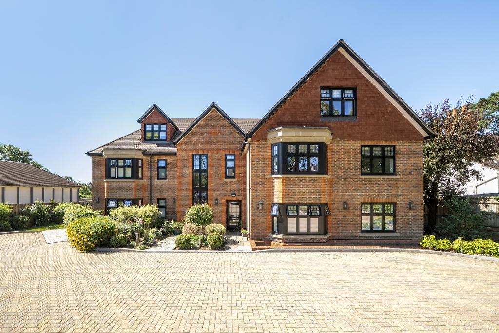 Landscape Road, Warlingham, Surrey, CR6 9JB