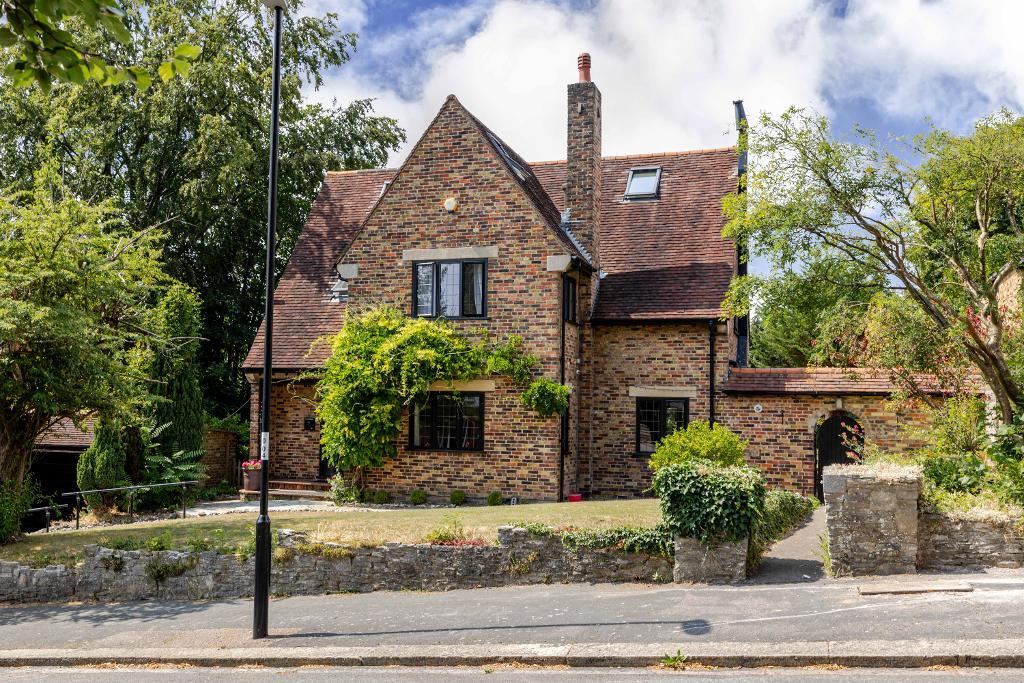 East Hill, Sanderstead, Surrey, CR2 0AL