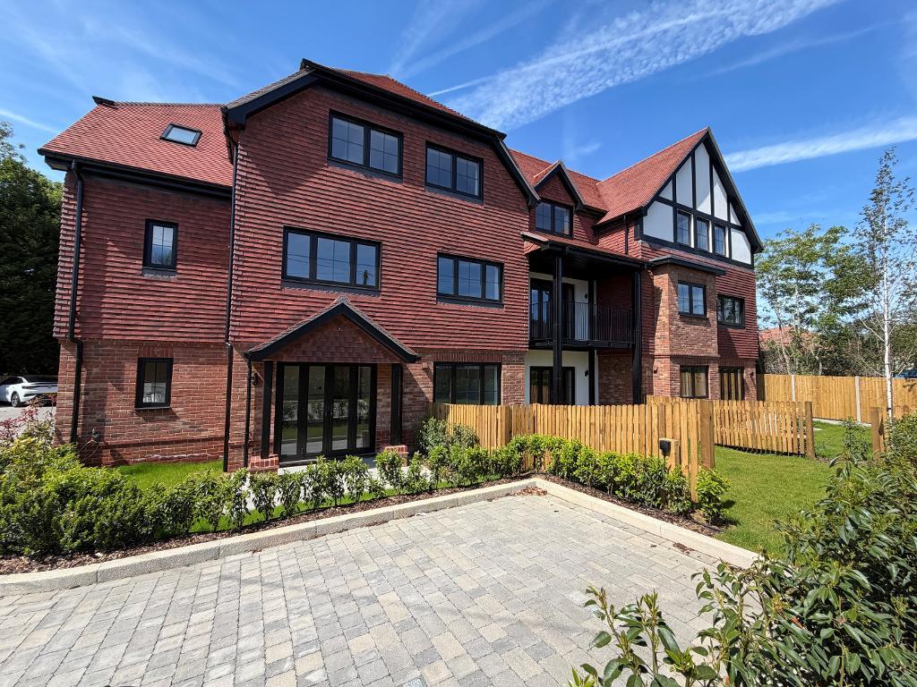 Limpsfield Road, Warlingham, Surrey, CR6 9EJ