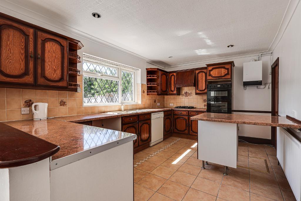 Benhurst Gardens, Selsdon, CR2 8NZ