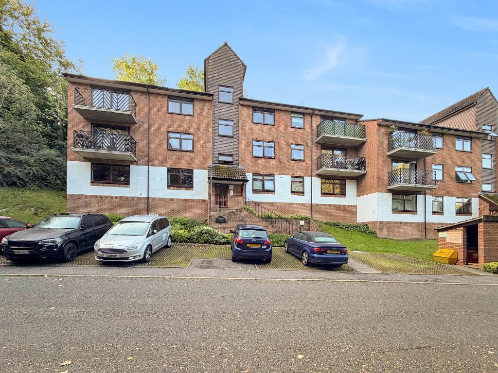 Hillside Road, Whyteleafe, Surrey, CR3 0BY