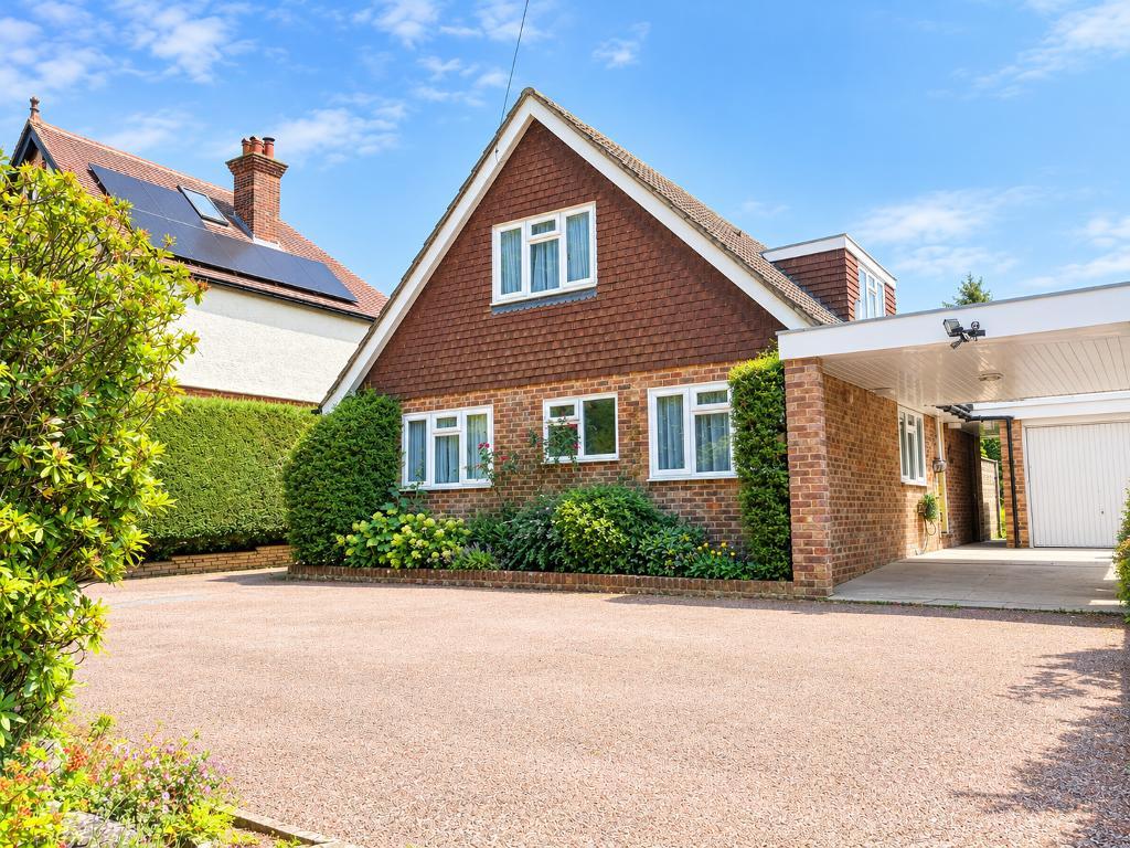 Hillbury Road, Warlingham, Surrey, CR6 9TP