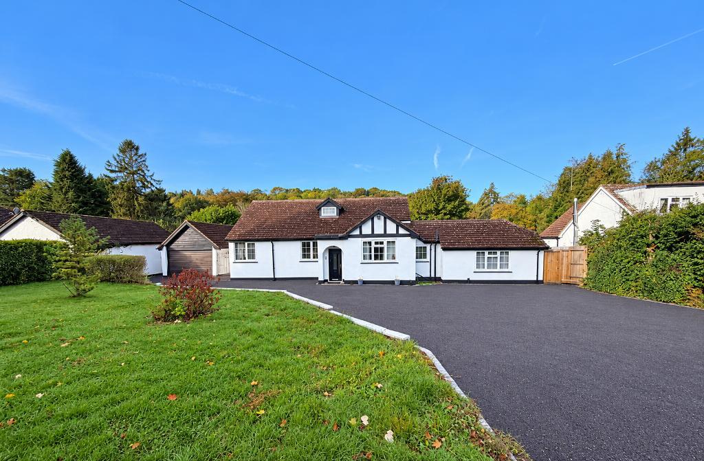 Slines Oak Road, Woldingham, Surrey, CR3 7HL